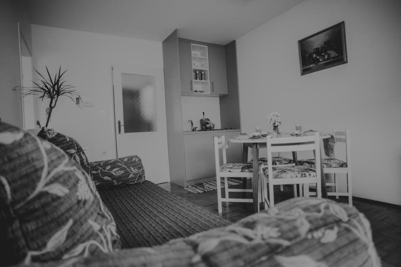 ווקובאר Petros Apartmani מראה חיצוני תמונה