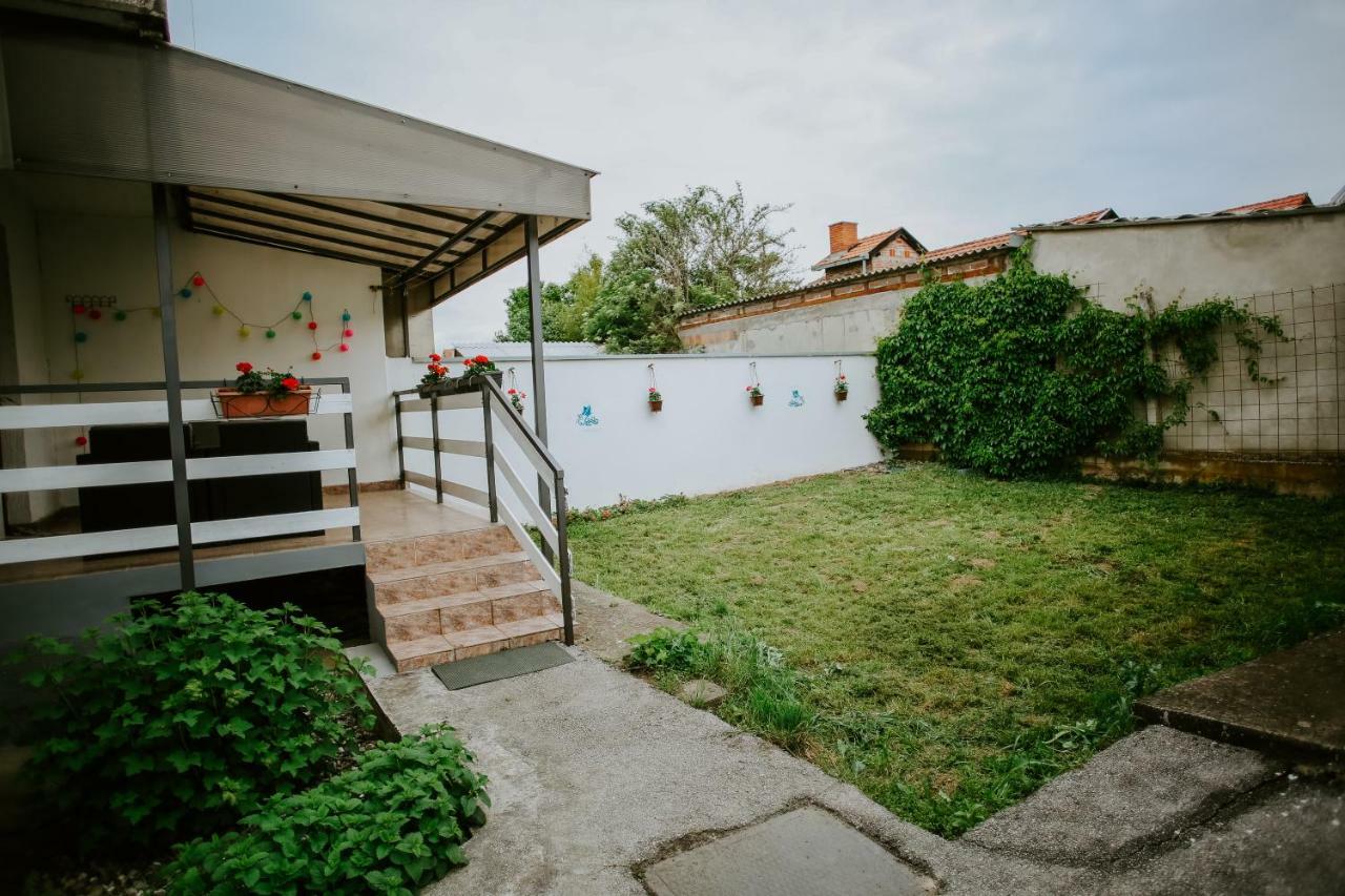 ווקובאר Petros Apartmani מראה חיצוני תמונה