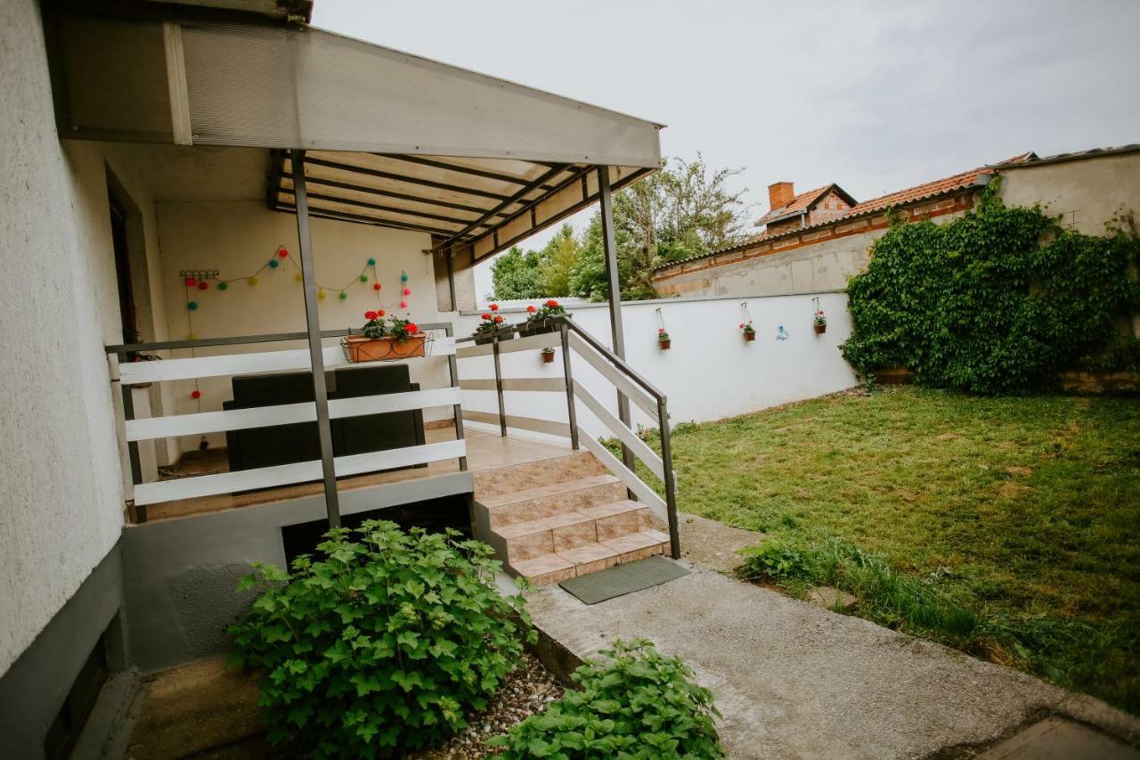 ווקובאר Petros Apartmani מראה חיצוני תמונה